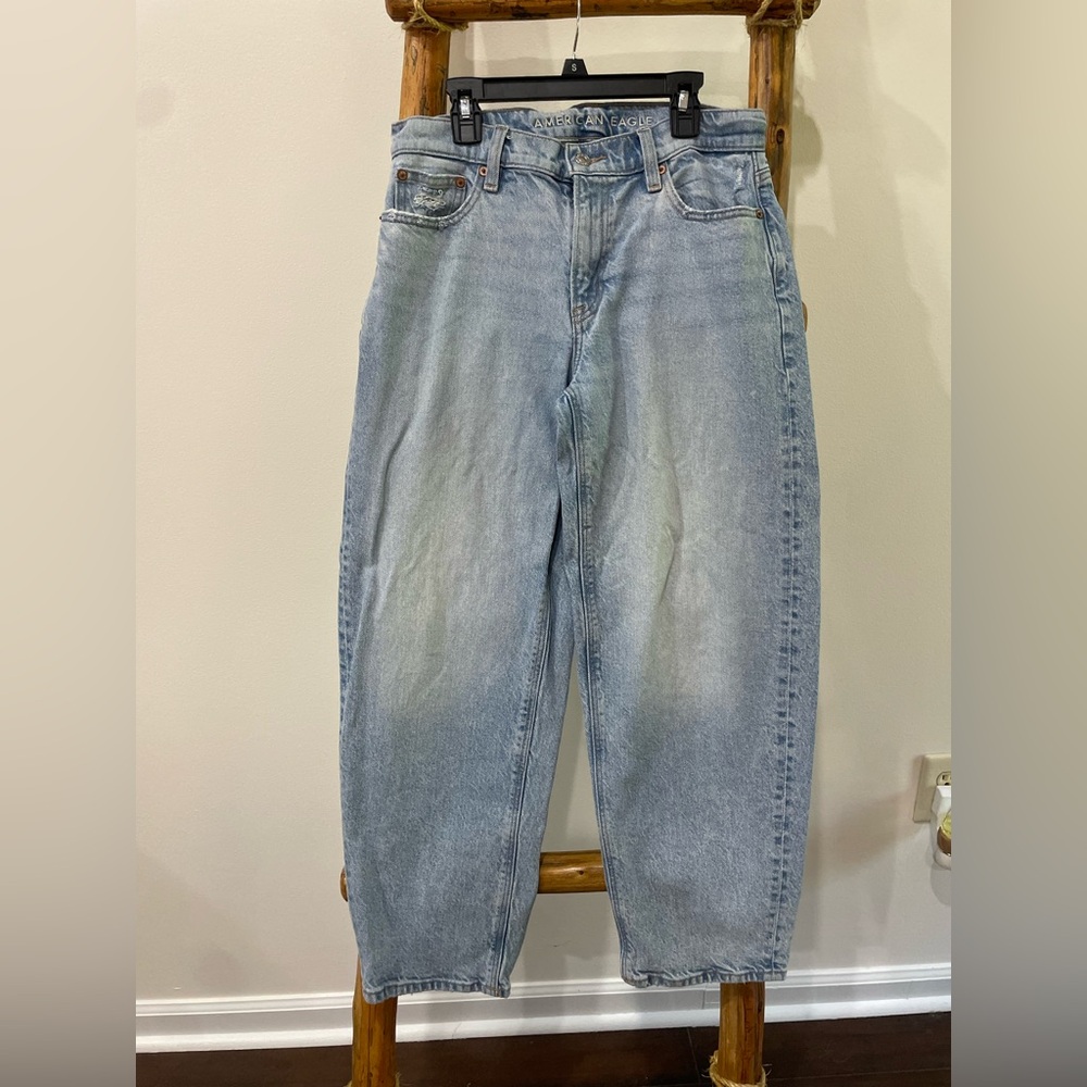 American Eagle Outfitters Women’s Barrel Jeans